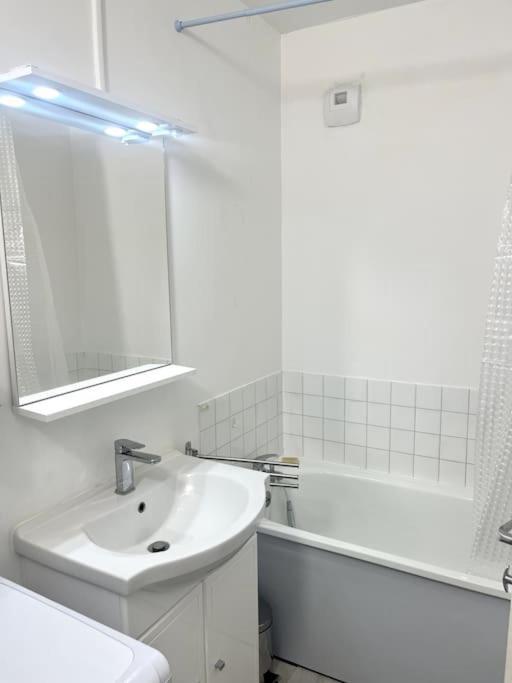 Vulcain 2, 11eme, Ile De Nantes, 4pers, Parking Inclus * Nantes