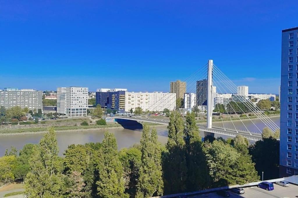 Apartment Vulcain 2, 11eme, Ile De Nantes, 4pers, Parking Inclus Nantes